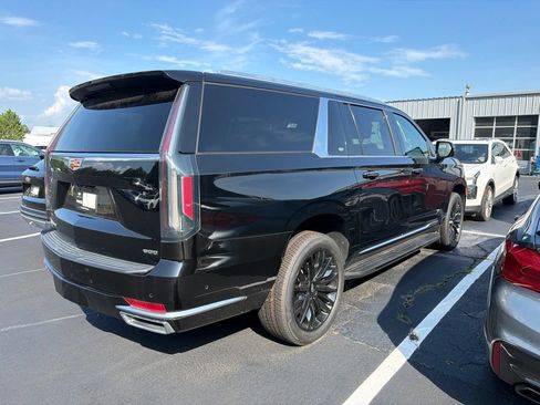 Certified 2022 Cadillac Escalade ESV Premium Luxury AWD/4WD image 3