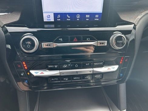 Used 2022 Ford Explorer Platinum w/ Equipment Group 601A AWD/4WD image 14