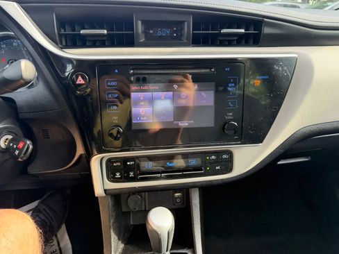 Used 2018 Toyota Corolla LE FWD image 23