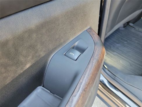 Used 2023 GMC Acadia Denali w/ Black Diamond Edition FWD image 18