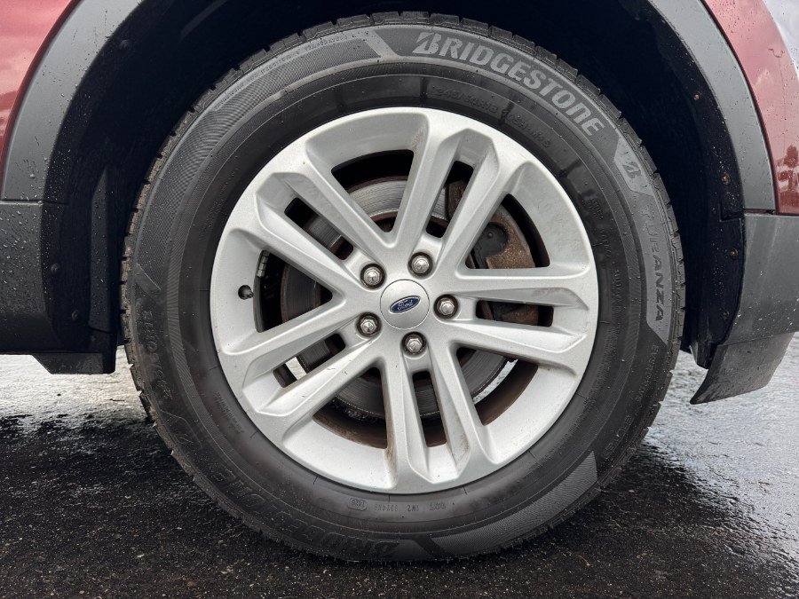 Used 2015 Ford Explorer XLT w/ Equipment Group 202A AWD/4WD image 12