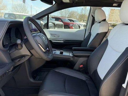 New 2026 Toyota Sienna XSE image 25