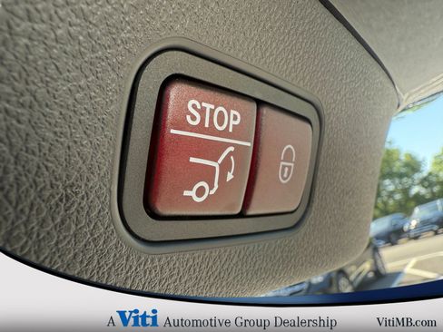 Used 2024 Mercedes-Benz GLC 300 4MATIC image 25