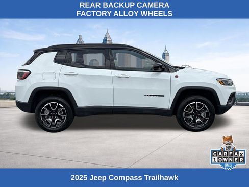 Used 2025 Jeep Compass Trailhawk AWD/4WD image 6