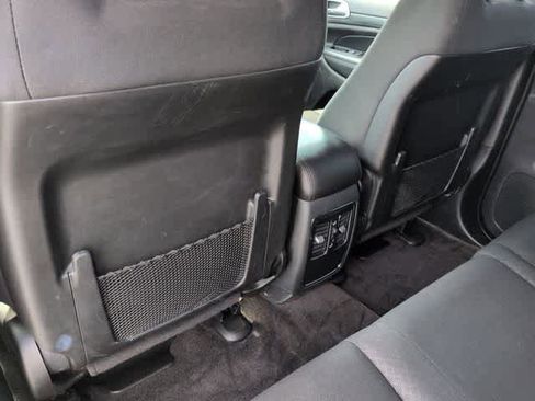 Used 2019 Jeep Grand Cherokee Laredo AWD/4WD image 18