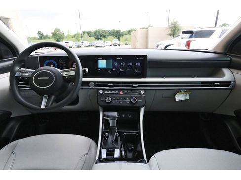 Used 2025 Hyundai Tucson SE FWD image 12
