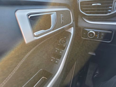 Certified 2022 Ford Explorer XLT w/ Equipment Group 202A image 18