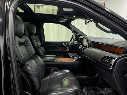 Used 2019 Lincoln Navigator Reserve AWD/4WD image 34