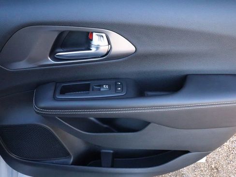 New 2026 Chrysler Pacifica Select FWD image 16
