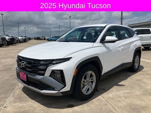 Used 2025 Hyundai Tucson SE image 4