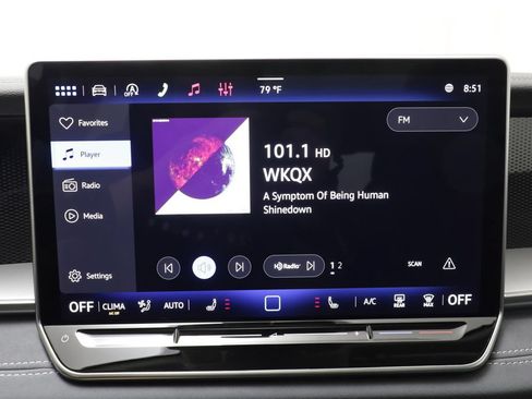 Used 2026 Volkswagen Tiguan SE w/ Panoramic Sunroof Package AWD/4WD image 9