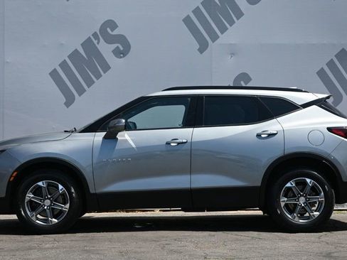 Used 2024 Chevrolet Blazer LT w/ Sound & Technology Package FWD image 6