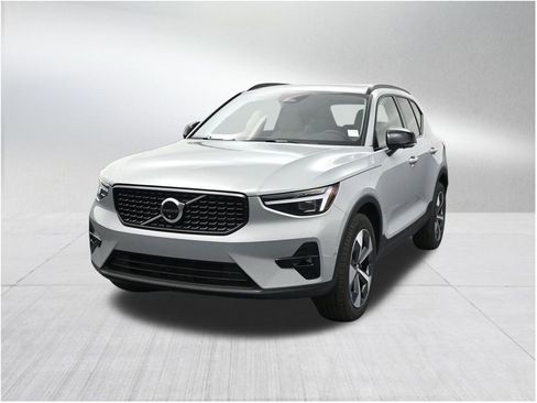 New 2026 Volvo XC40 B5 Plus w/ Protection Package Premier AWD/4WD image 8