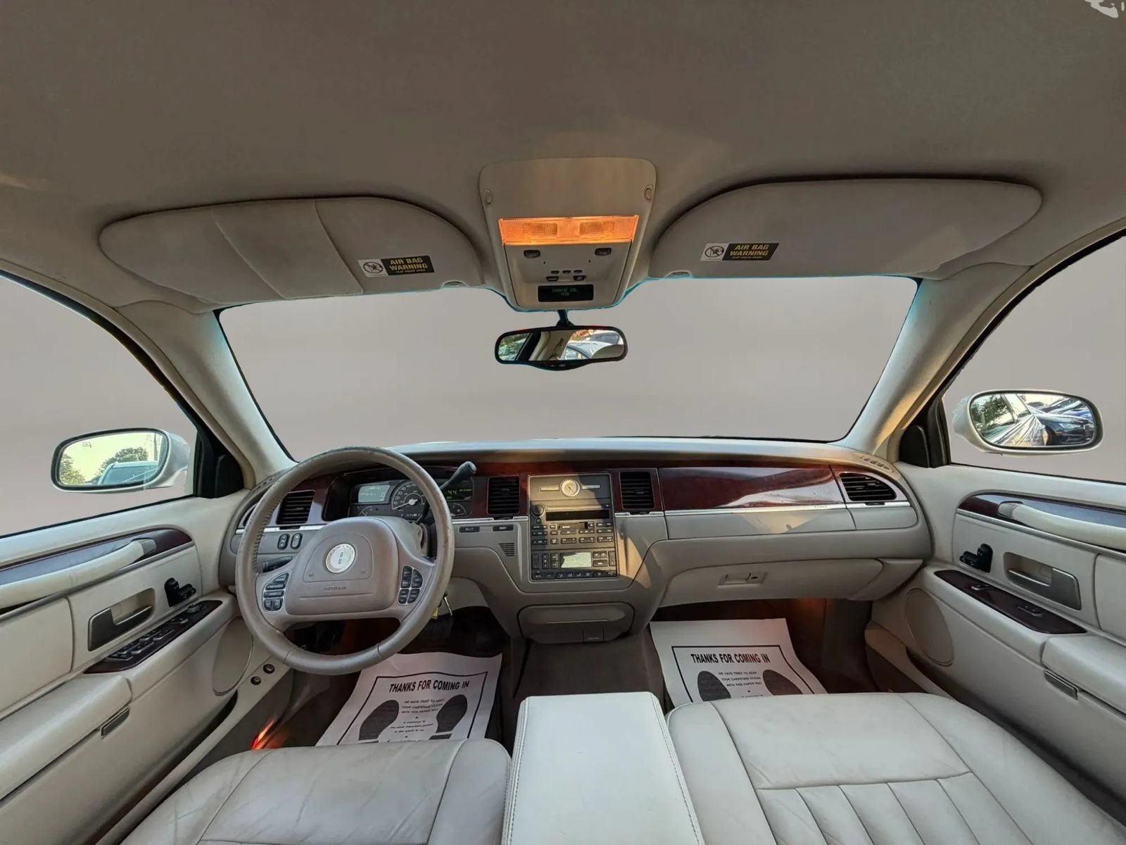 Used 2003 Lincoln Town Car Executive RWD image 27