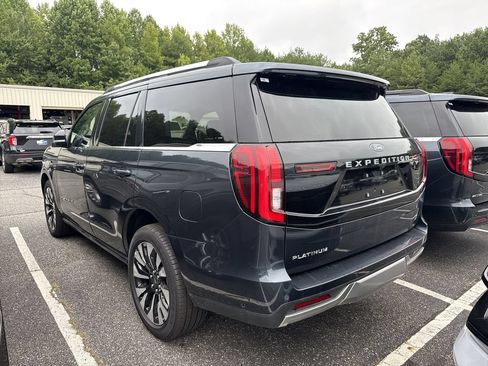Used 2025 Ford Expedition Platinum w/ Driver's Package AWD/4WD image 15