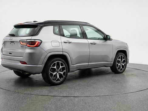 Used 2025 Jeep Compass Limited image 9