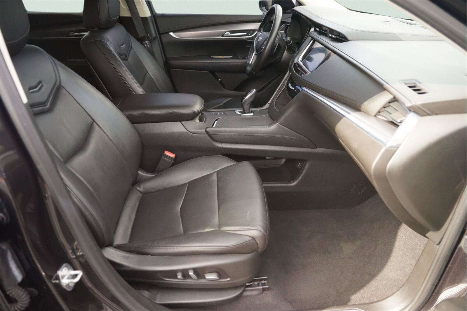 Used 2018 Cadillac XT5 Premium Luxury AWD/4WD image 19