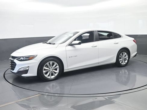 Used 2024 Chevrolet Malibu LT FWD image 2
