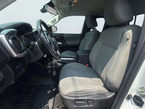 Used 2020 Toyota Tacoma SR5 AWD/4WD image 17