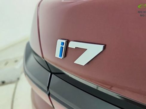 Used 2024 BMW i7 eDrive50 w/ M Sport Package RWD image 17