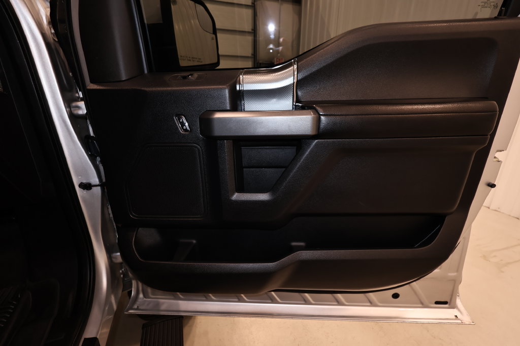 Used 2015 Ford F150 XLT w/ Equipment Group 302A Luxury AWD/4WD image 19