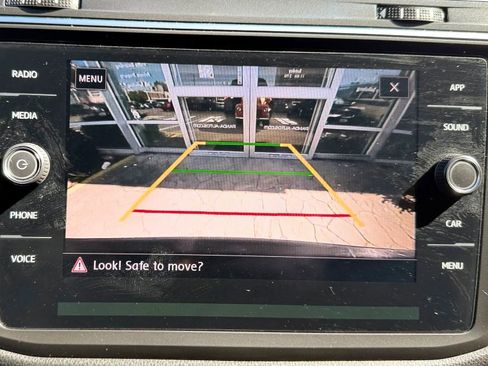 Used 2018 Volkswagen Tiguan SE AWD/4WD image 18