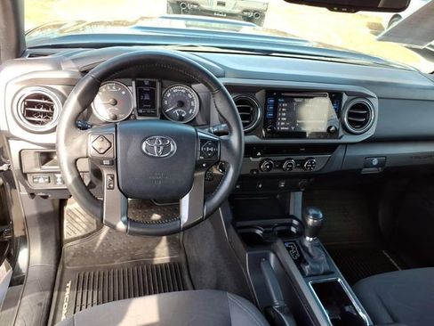 Used 2016 Toyota Tacoma TRD Sport w/ Exterior Package image 6