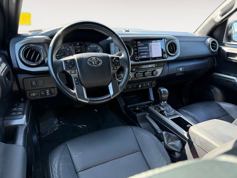 Used 2021 Toyota Tacoma TRD Sport w/ TRD Premium Sport Package AWD/4WD image 15