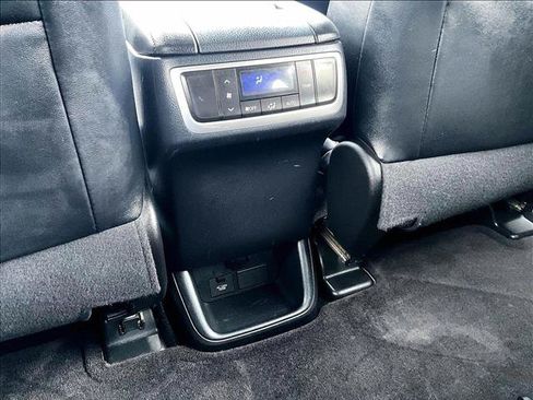 Used 2016 Toyota Highlander XLE AWD/4WD image 22