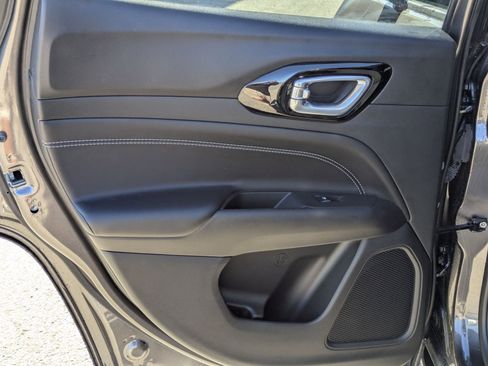 Used 2024 Jeep Compass Latitude w/ Convenience Group image 14