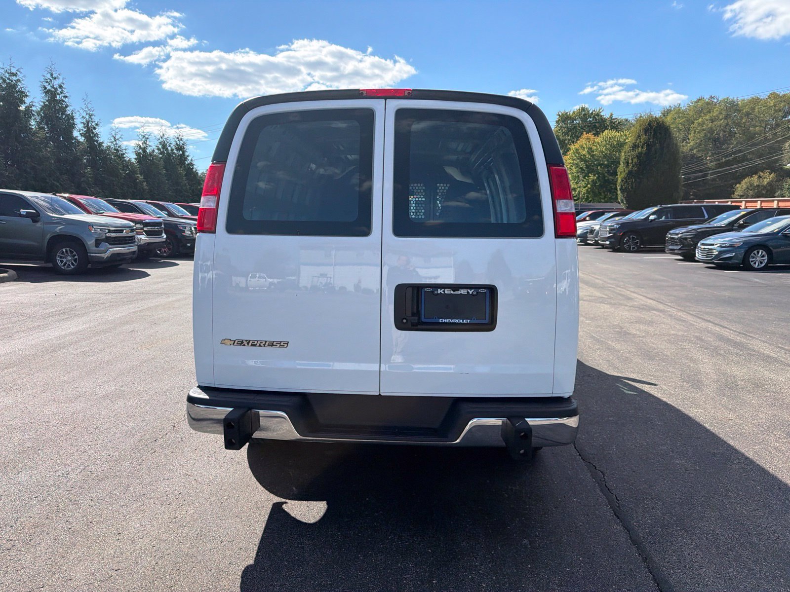Used 2025 Chevrolet Express 2500 w/ Driver Convenience Package RWD image 4