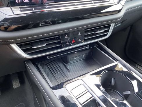 Used 2026 Volkswagen Atlas Cross Sport SE FWD image 21