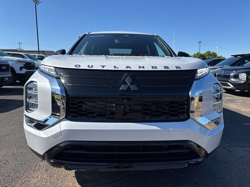 New 2026 Mitsubishi Outlander LE FWD image 2