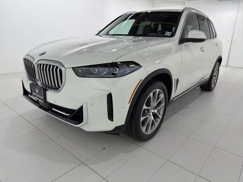 Certified 2024 BMW X5 xDrive40i w/ Premium Package AWD/4WD image 1