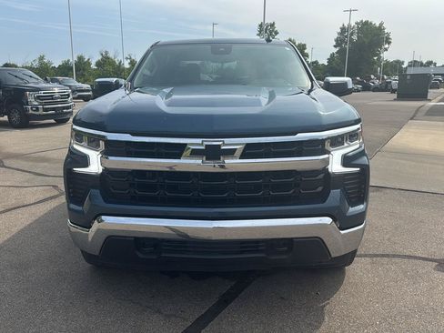 Used 2024 Chevrolet Silverado 1500 LT AWD/4WD image 8