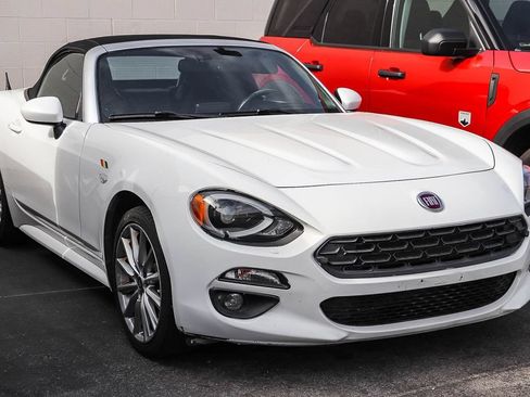 Used 2017 FIAT 124 Spider Lusso RWD image 3