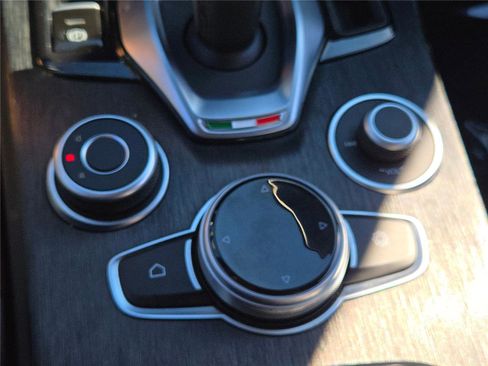 Used 2024 Alfa Romeo Stelvio Sprint image 33