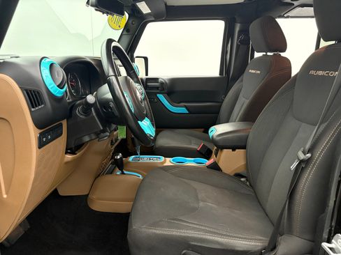 Used 2018 Jeep Wrangler Unlimited Rubicon w/ Dual Top Group AWD/4WD image 14