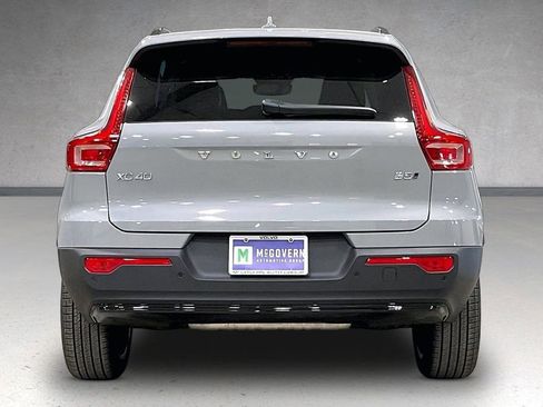 New 2026 Volvo XC40 B5 Plus w/ Climate Package AWD/4WD image 4