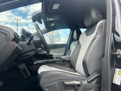 Used 2023 Volkswagen ID.4 Pro RWD image 3