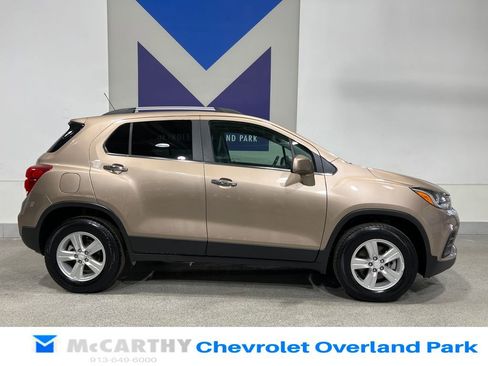 Used 2018 Chevrolet Trax LT w/ Sun & Sound Package AWD/4WD image 4