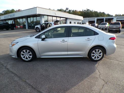 Used 2024 Toyota Corolla LE image 4