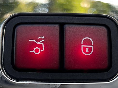 Used 2004 Maybach 57 image 49