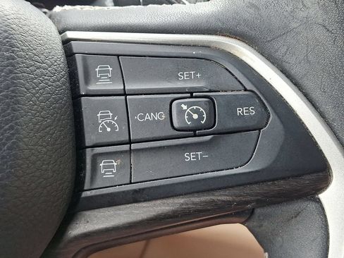 Used 2023 Jeep Grand Cherokee L Limited w/ Black Appearance Package AWD/4WD image 23