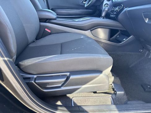 Used 2022 Honda HR-V LX image 12