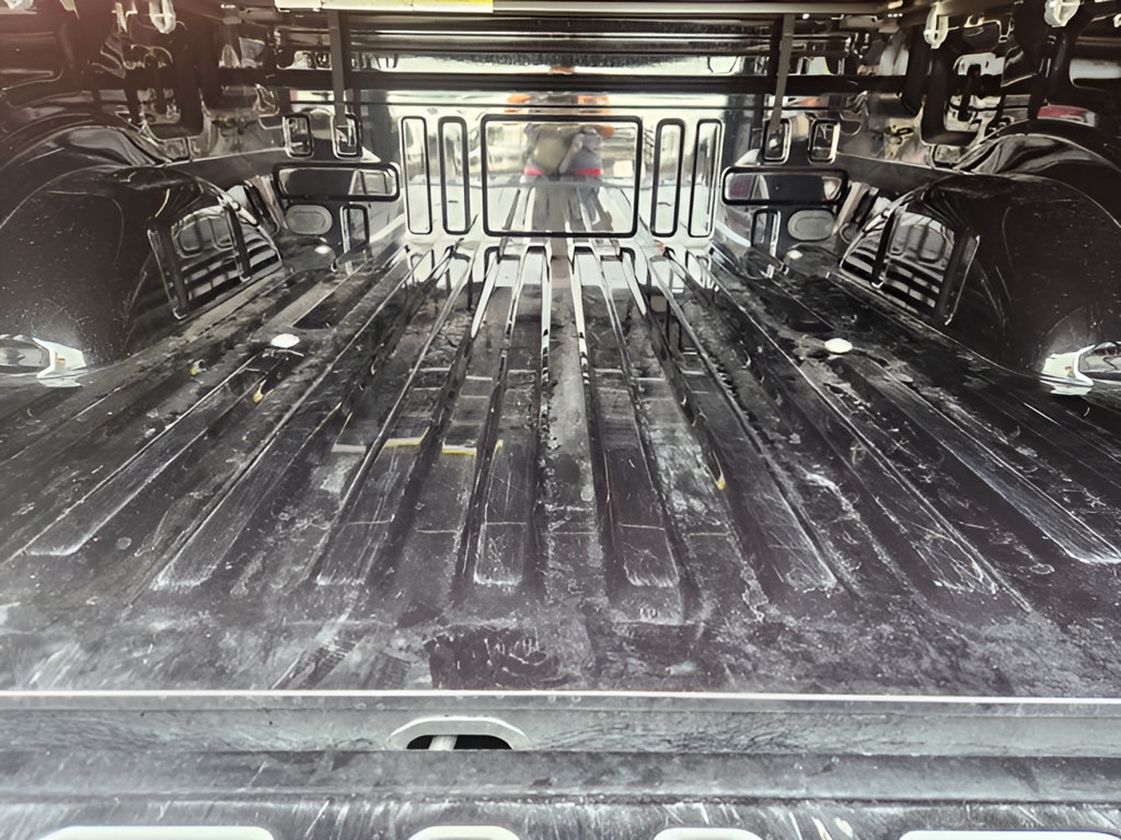 Used 2025 Ford F150 Lariat AWD/4WD image 32