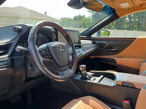 Used 2024 Lexus ES 350 w/ Accessory Package (Z1) FWD image 17