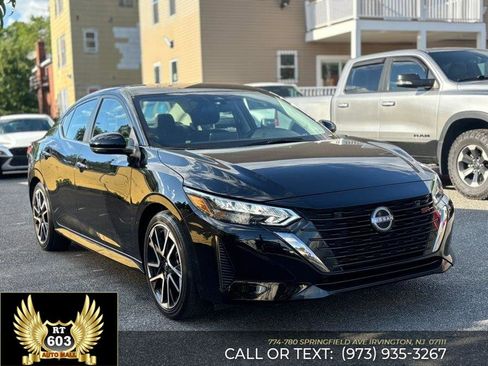 Used 2025 Nissan Sentra SR FWD image 3