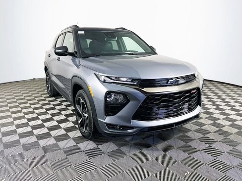 Used 2021 Chevrolet TrailBlazer RS w/ Sun and Liftgate Package AWD/4WD image 3