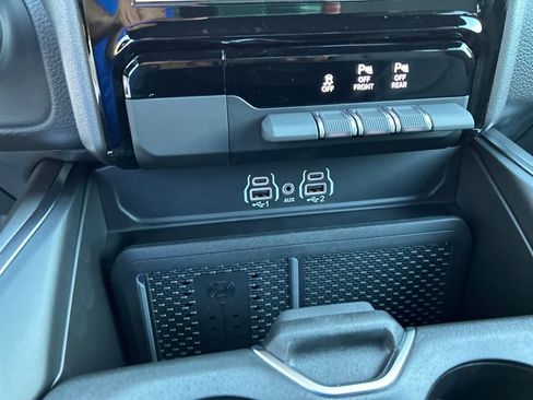 New 2025 RAM 1500 Big Horn AWD/4WD image 19